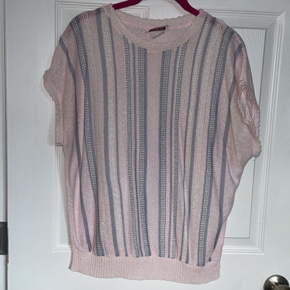 Vintage ENVOGUE size M/L short sleeve shirt
In excellent condition